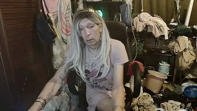 Ombeline1 online show from 12-16-25, 05:22