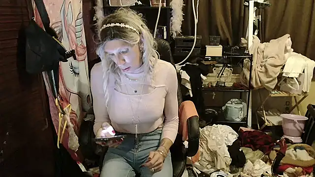 Ombeline1 online show from 11-12-25, 06:45