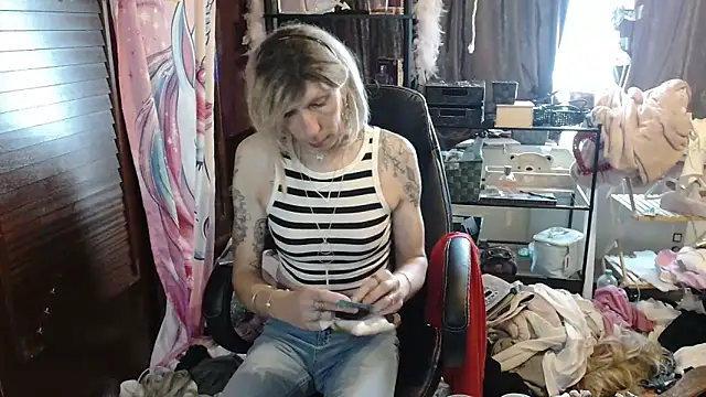 Ombeline1 online show from 10-31-25, 11:51