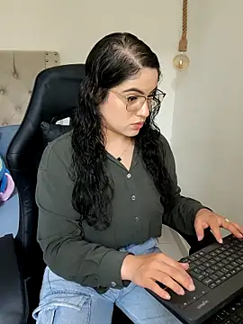 Lia Hurley online show from 03-22-25, 08:37