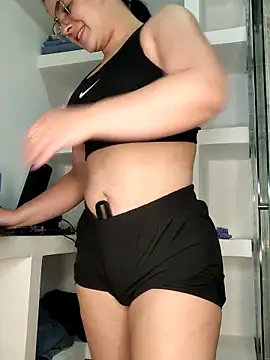 Lia Hurley online show from 10-06-25, 08:09