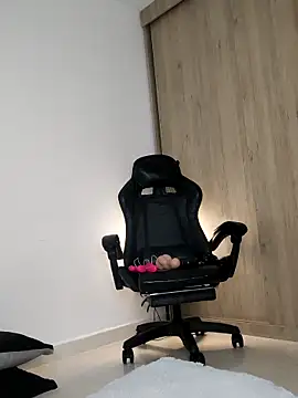 Lia Hurley online show from 03-13-26, 04:45