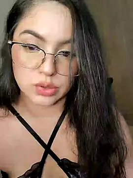 Lia Hurley online show from 05-25-26, 06:17