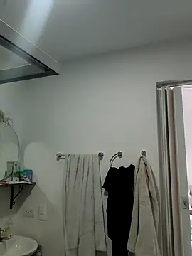 Lia Hurley online show from 12-05-25, 04:05