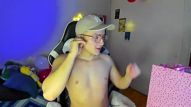 Snapshot of AustinSummerr chatting on 02-05-25, 11:44 AustinSummerr online show from 02-05-25, 11:44