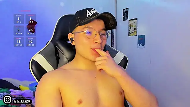 Snapshot of AustinSummerr chatting on 01-03-25, 03:44 AustinSummerr online show from 01-03-25, 03:44