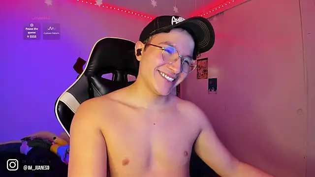 Snapshot of AustinSummerr chatting on 12-31-24, 03:53 AustinSummerr online show from 12-31-24, 03:53
