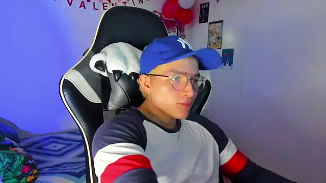 Snapshot of AustinSummerr chatting on 02-10-25, 03:53 AustinSummerr online show from 02-10-25, 03:53