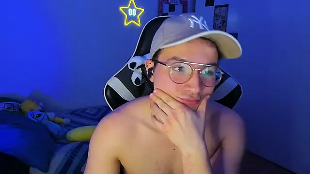 Snapshot of AustinSummerr chatting on 01-27-25, 04:22 AustinSummerr online show from 01-27-25, 04:22