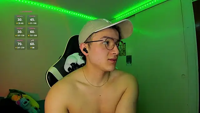 Snapshot of AustinSummerr chatting on 01-18-25, 12:57 AustinSummerr online show from 01-18-25, 12:57