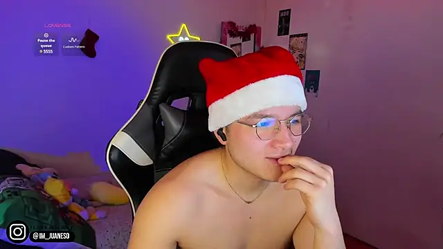 Snapshot of AustinSummerr chatting on 12-21-24, 12:59 AustinSummerr online show from 12-21-24, 12:59