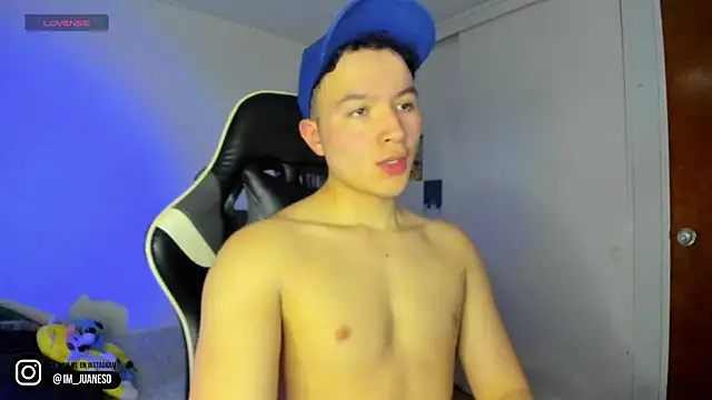 Snapshot of AustinSummerr chatting on 01-08-25, 01:20 AustinSummerr online show from 01-08-25, 01:20