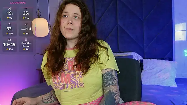 Snapshot of SophiePure chatting on 02-09-26, 08:18 SophiePure online show from 02-09-26, 08:18