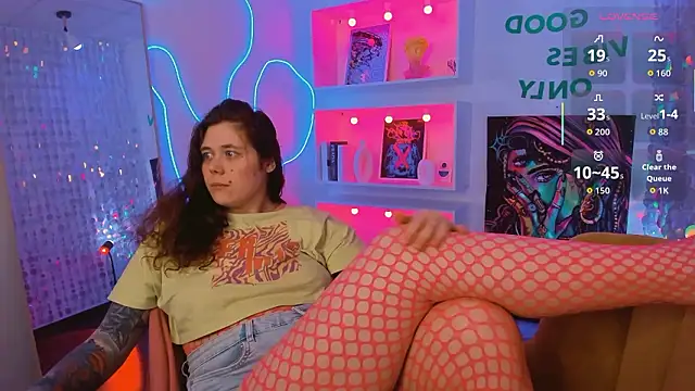 Snapshot of SophiePure chatting on 02-19-26, 01:46 SophiePure online show from 02-19-26, 01:46