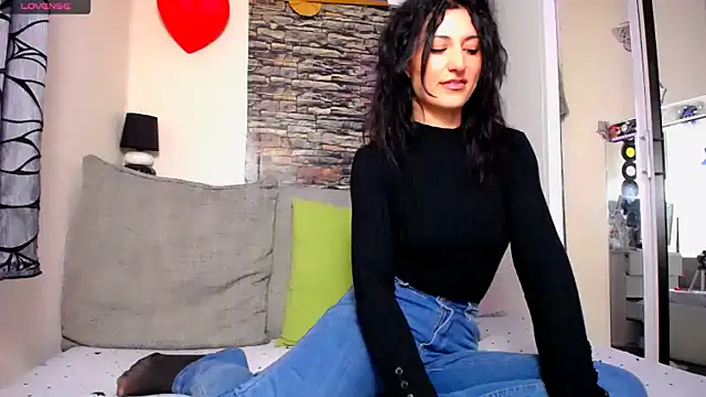 Angelique An online show from 03-18-25, 06:17