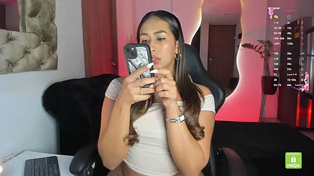Snapshot of AmelyaMann chatting on 10-19-25, 01:36 AmelyaMann online show from 10-19-25, 01:36
