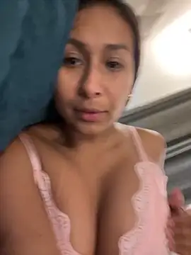 Snapshot of AmelyaMann chatting on 09-21-25, 01:44 AmelyaMann online show from 09-21-25, 01:44