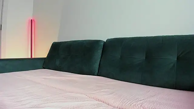 Midnight Mi online show from 06-09-26, 02:29