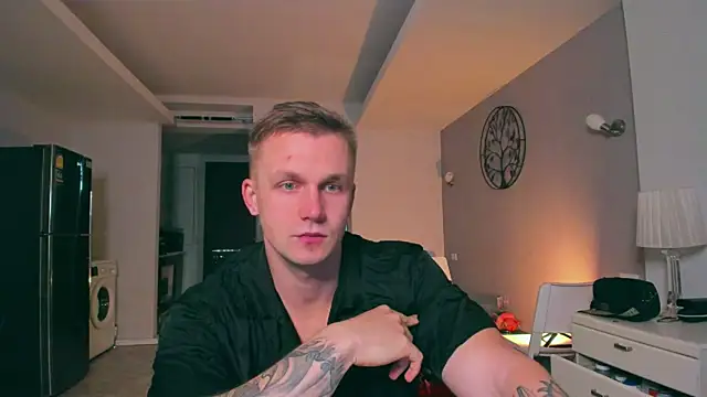 Samuel Andrew online show from 10-10-25, 04:35