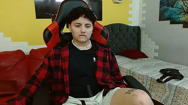 isabeautyx19 online show from 12-02-25, 02:56