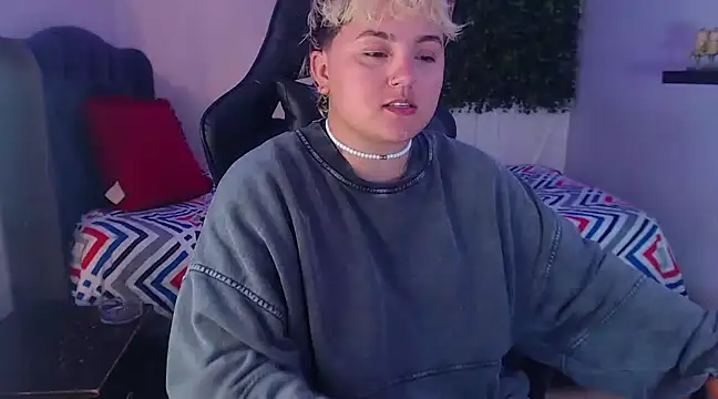 isabeautyx19 online show from 02-19-25, 02:33