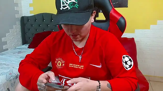 isabeautyx19 online show from 02-12-26, 01:05