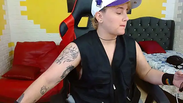 isabeautyx19 online show from 09-18-25, 03:20
