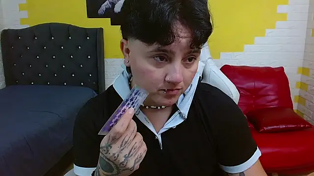 isabeautyx19 online show from 04-10-26, 02:51