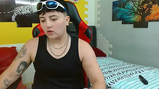 isabeautyx19 online show from 10-27-25, 03:18