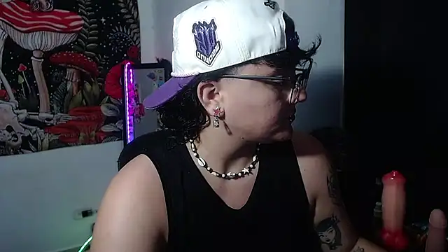 Snapshot of isabeautyx19 chatting on 06-26-26, 01:00 isabeautyx19 online show from 06-26-26, 01:00