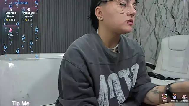 isabeautyx19 online show from 12-15-25, 07:03