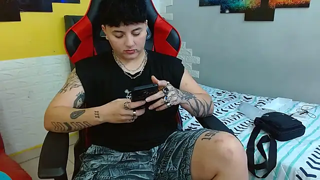 isabeautyx19 online show from 10-28-25, 03:40