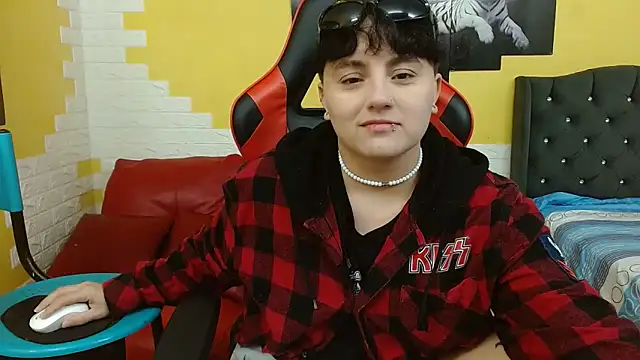 isabeautyx19 online show from 12-17-25, 02:27