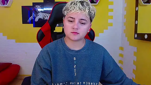 isabeautyx19 online show from 03-18-25, 07:33