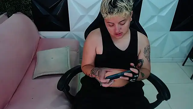 isabeautyx19 online show from 02-28-25, 03:37