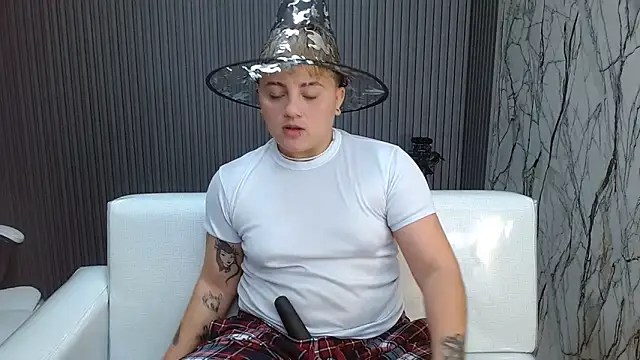isabeautyx19 online show from 10-10-25, 12:44