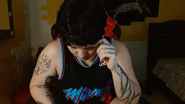 isabeautyx19 online show from 11-19-25, 01:49