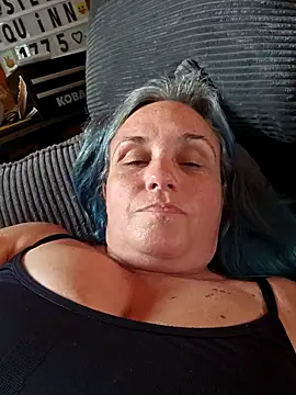 stellaquinn1775 online show from 11-19-25, 09:04