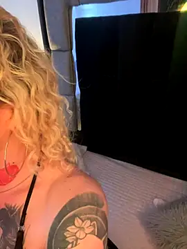 Bonnie vega online show from 10-28-25, 08:41