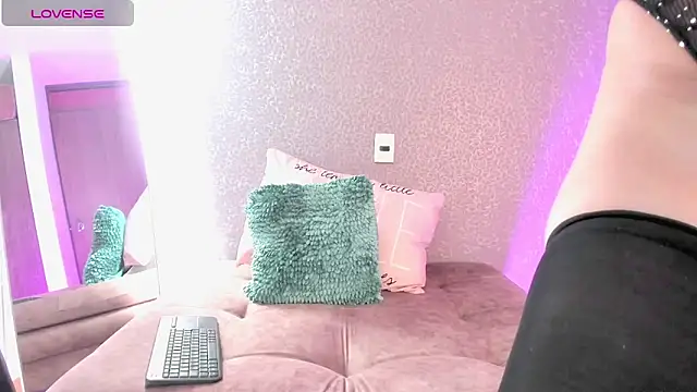 Juliana rodriguez  online show from 12-18-24, 03:11