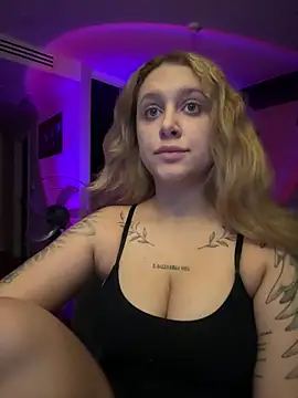 Snapshot of ellielawson chatting on 10-21-25, 11:42 ellielawson online show from 10-21-25, 11:42