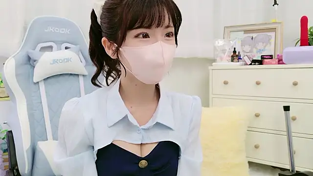 Snapshot of -minami- chatting on 09-27-25, 12:11 -minami- online show from 09-27-25, 12:11