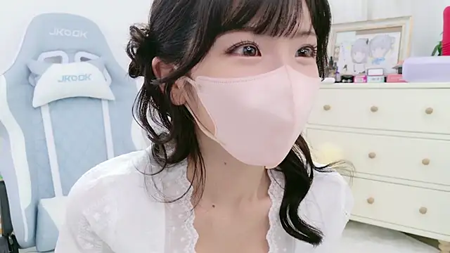 Snapshot of -minami- chatting on 09-23-25, 03:13 -minami- online show from 09-23-25, 03:13