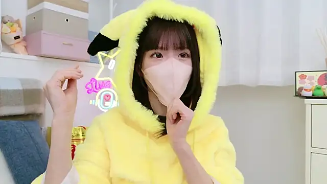 Snapshot of -minami- chatting on 01-09-25, 12:30 -minami- online show from 01-09-25, 12:30