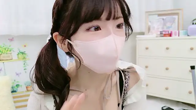 Snapshot of -minami- chatting on 10-07-25, 12:06 -minami- online show from 10-07-25, 12:06