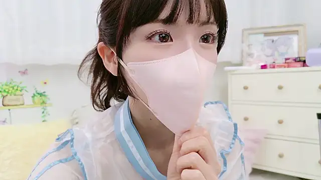 Snapshot of -minami- chatting on 10-13-25, 12:18 -minami- online show from 10-13-25, 12:18