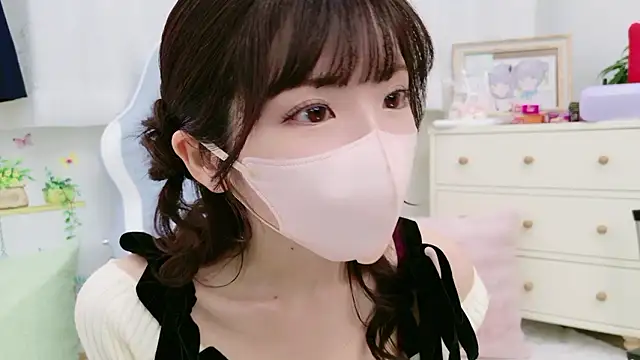 Snapshot of -minami- chatting on 10-10-25, 12:06 -minami- online show from 10-10-25, 12:06