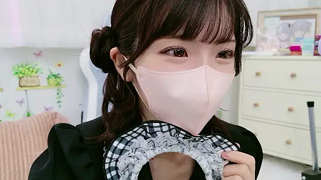 Snapshot of -minami- chatting on 10-05-25, 12:07 -minami- online show from 10-05-25, 12:07