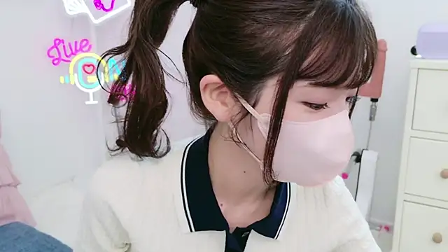 Snapshot of -minami- chatting on 03-20-25, 03:45 -minami- online show from 03-20-25, 03:45