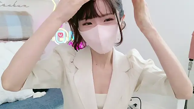 Snapshot of -minami- chatting on 03-08-25, 03:50 -minami- online show from 03-08-25, 03:50